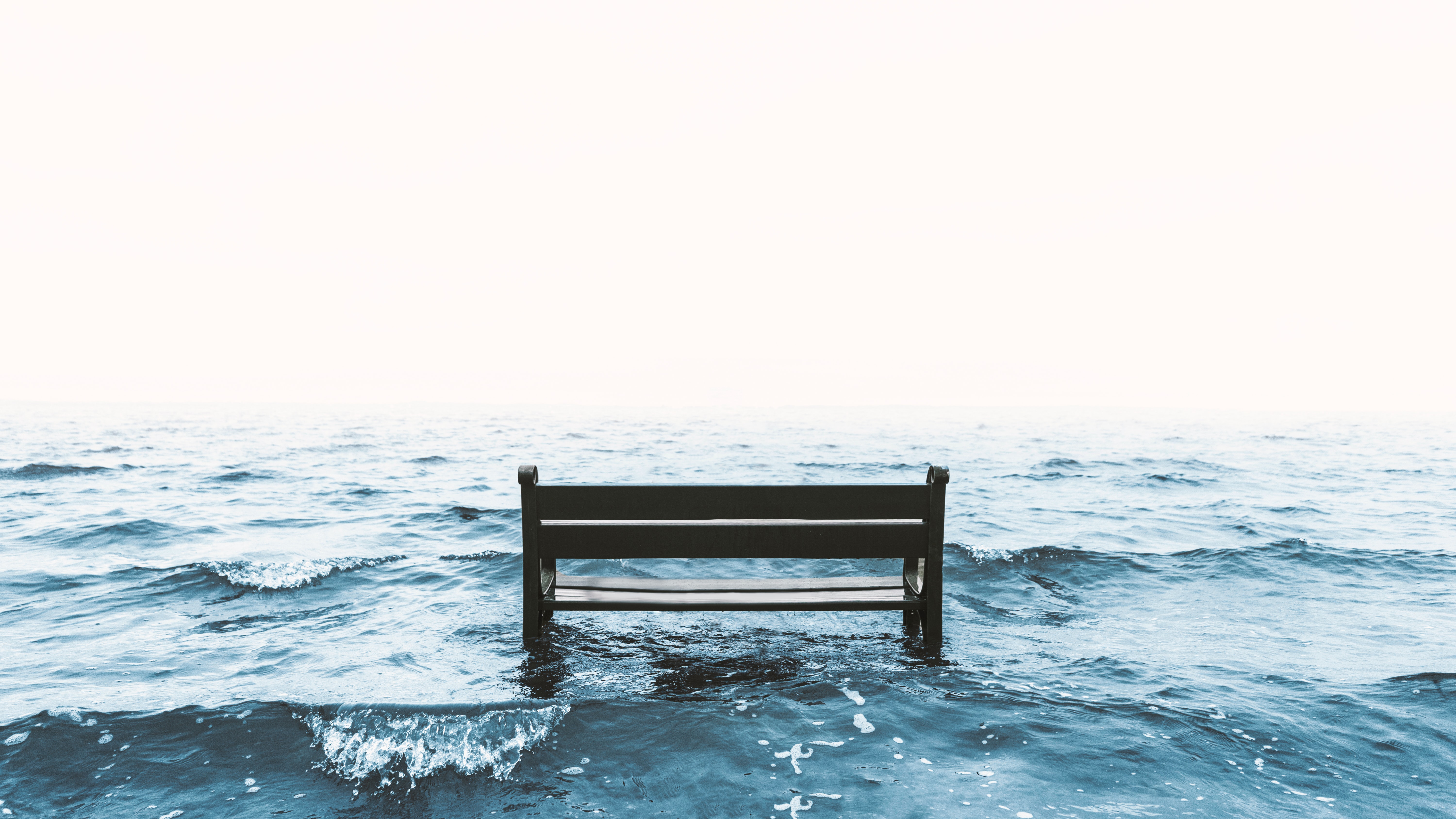 Bank im Meer